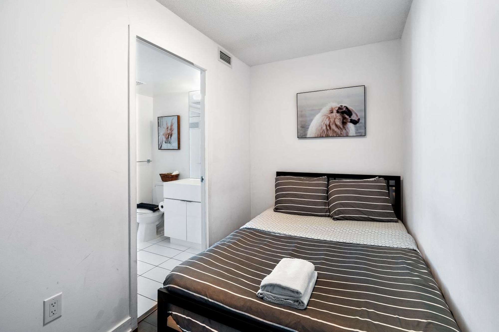Exquisite Condos By Cn Tower With Parking Toronto Eksteriør bilde