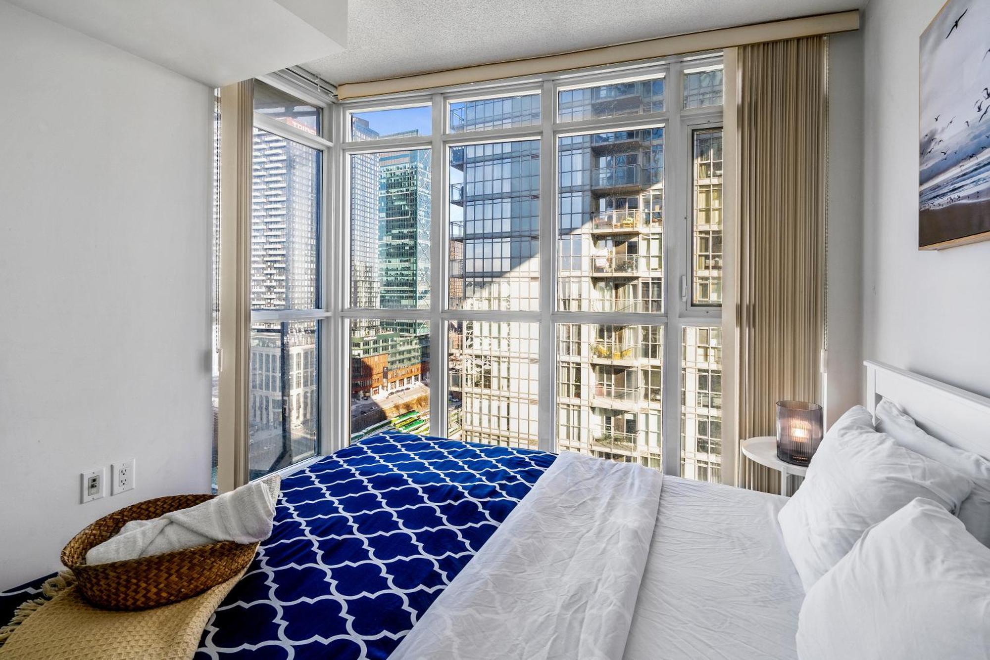 Exquisite Condos By Cn Tower With Parking Toronto Eksteriør bilde