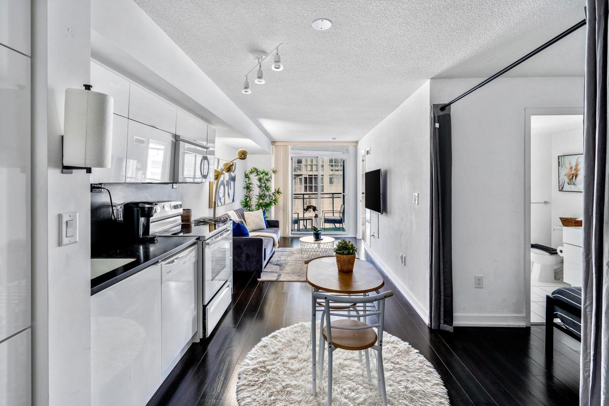 Exquisite Condos By Cn Tower With Parking Toronto Eksteriør bilde